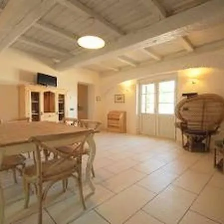 فيلة Very Pretty Spoleto-poolside-sleeps-20pool, Jacuzzi, Gardens - Views *