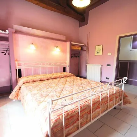 Very Pretty Spoleto-poolside-sleeps-20pool, Jacuzzi, Gardens - Views فيلة *