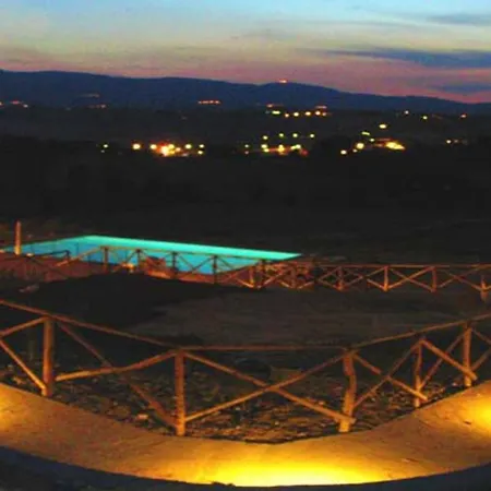 Very Pretty Spoleto-poolside-sleeps-20pool, Jacuzzi, Gardens - Views فيلة سبوليتو