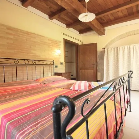 Very Pretty Spoleto-poolside-sleeps-20pool, Jacuzzi, Gardens - Views فيلة سبوليتو