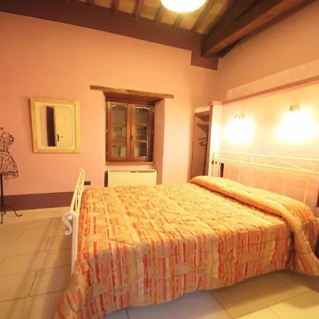 Very Pretty Spoleto-poolside-sleeps-20pool, Jacuzzi, Gardens - Views فيلة *