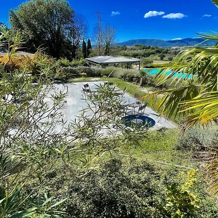 فيلة Very Pretty Spoleto-poolside-sleeps-20pool, Jacuzzi, Gardens - Views سبوليتو