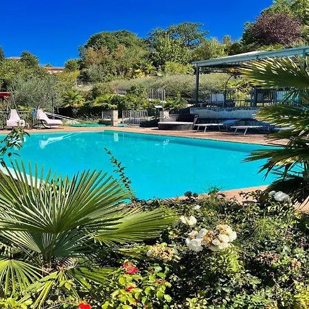 Very Pretty Spoleto-poolside-sleeps-20pool, Jacuzzi, Gardens - Views فيلة *