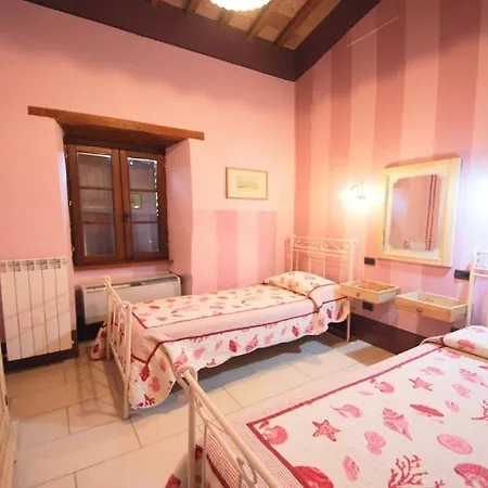 Very Pretty Spoleto-poolside-sleeps-20pool, Jacuzzi, Gardens - Views سبوليتو
