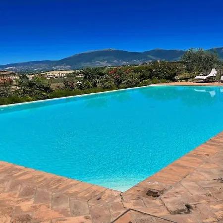 Very Pretty Spoleto-poolside-sleeps-20pool, Jacuzzi, Gardens - Views فيلة