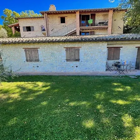 فيلة Very Pretty Spoleto-poolside-sleeps-20pool, Jacuzzi, Gardens - Views سبوليتو