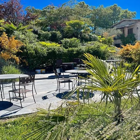 Very Pretty Spoleto-poolside-sleeps-20pool, Jacuzzi, Gardens - Views فيلة *
