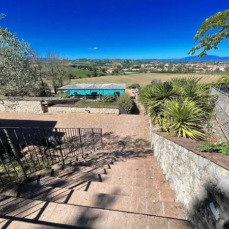 فيلة Very Pretty Spoleto-poolside-sleeps-20pool, Jacuzzi, Gardens - Views