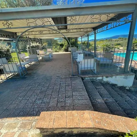 Very Pretty Spoleto-poolside-sleeps-20pool, Jacuzzi, Gardens - Views فيلة
