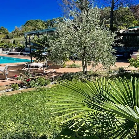 Very Pretty Spoleto-poolside-sleeps-20pool, Jacuzzi, Gardens - Views * 斯波莱托